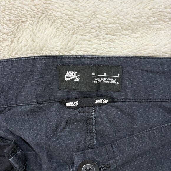 Nike SB Pants Mens 36x31 Black Cargo Ripstop Straight Loose Skateoboard Utility - Picture 4 of 13